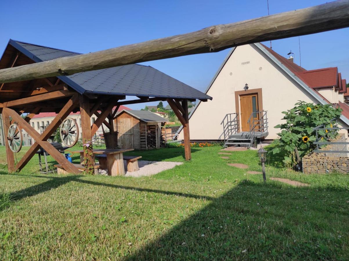 Apartman Na Statku Červený Kostelec מראה חיצוני תמונה