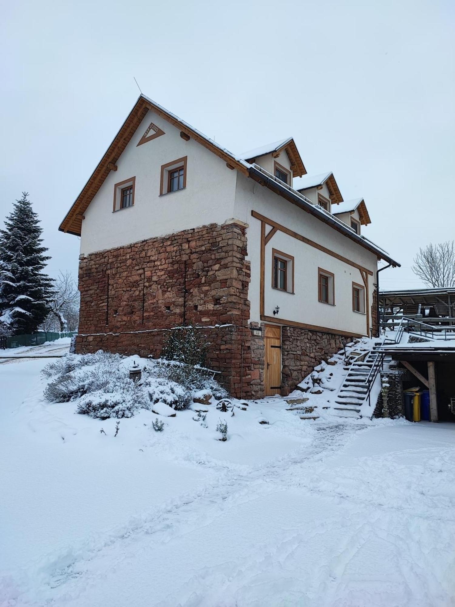 Apartman Na Statku Červený Kostelec מראה חיצוני תמונה