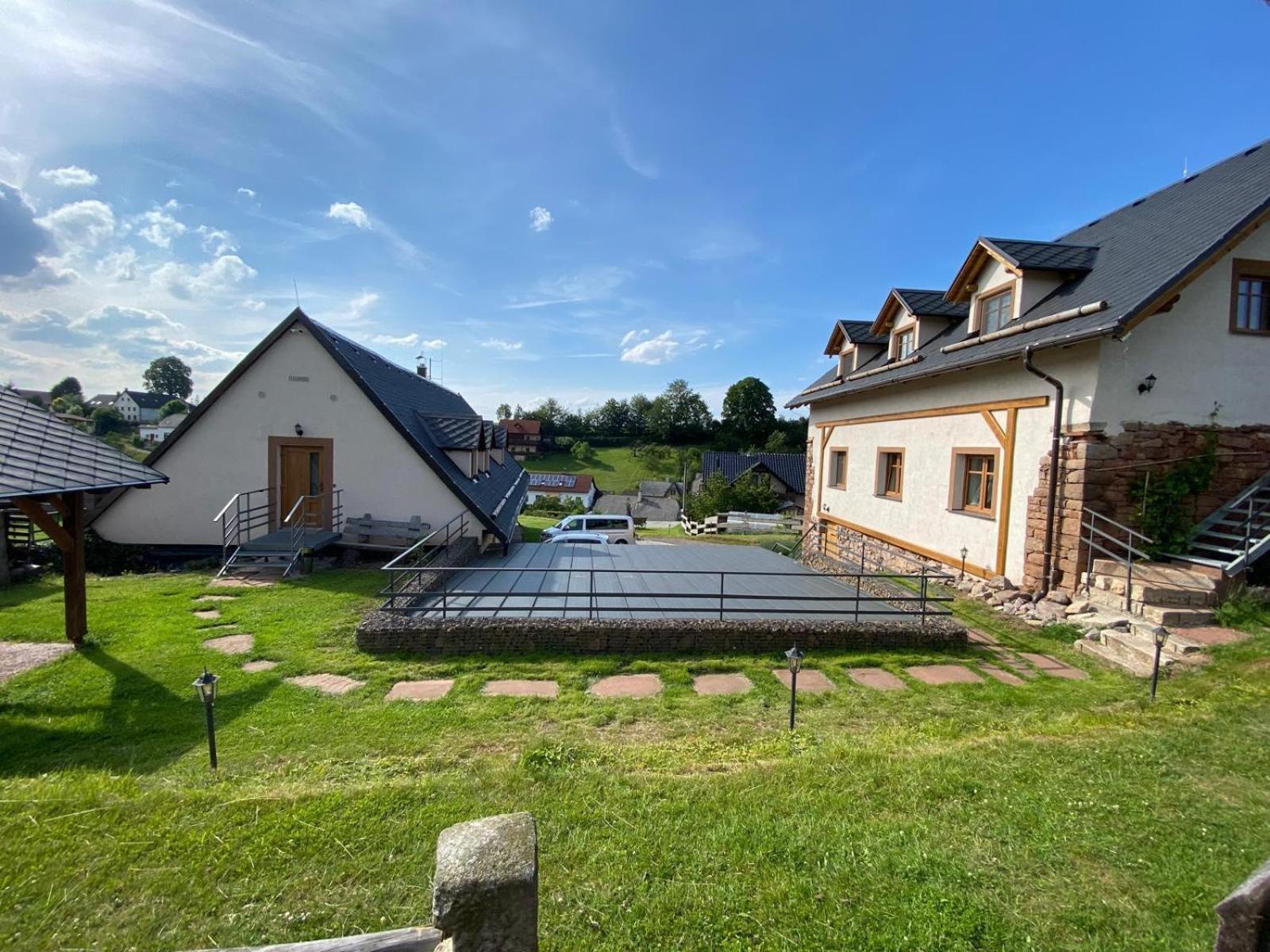 Apartman Na Statku Červený Kostelec מראה חיצוני תמונה