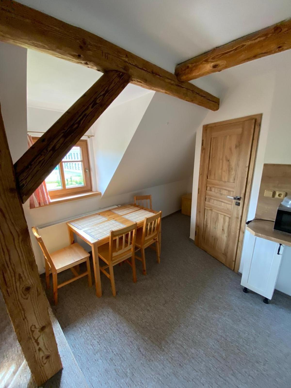 Apartman Na Statku Červený Kostelec מראה חיצוני תמונה